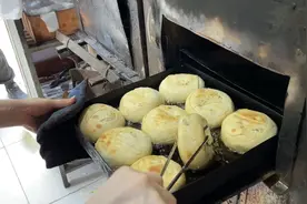 西安街边小吃烤菜盒,外皮超酥脆视频封面