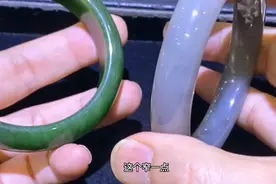 两只都是和田玉手镯，兵哥鉴定完却还是跟粉丝说：“买贵了”视频封面