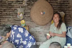 农村贫困家庭双胞胎姐妹，自从有了新爸爸后，日子慢慢的好了起来视频封面