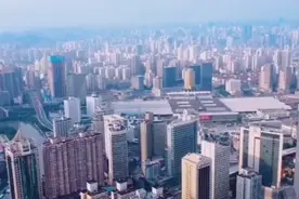 重庆正在建设的摩天大厦，将成为重庆标志性建筑物。视频封面