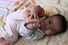 五个月的宝宝，身高不达标，近一个月没长，整天咘咘咘的吐口水视频封面