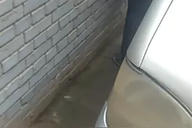 老人应该懂得自重自爱，那样才会受到别人的䔿重视频封面