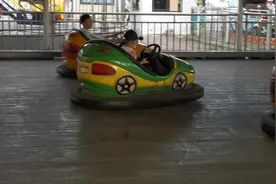 疯狂的碰碰车视频封面