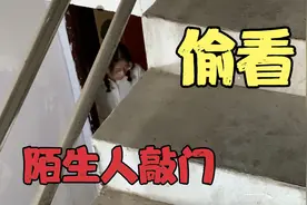 提前下班回家偷偷敲门，女友一个人在家，结果吓坏她了？视频封面