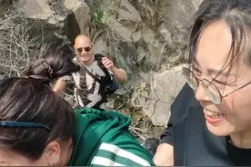 和同学们去爬山视频封面