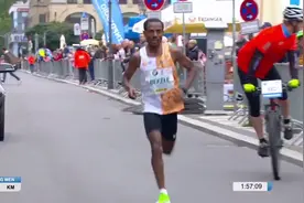 世界马拉松冠军贝克勒最后冲刺视频封面