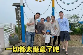 跟可爱的人们一起去海边，落日沙滩贝壳烧烤，结尾宝宝却气呼呼了视频封面