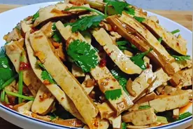 凉拌香辣孜然豆腐干有技巧，鲜香入味，口感嫩滑，下酒下饭都好吃视频封面