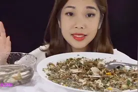 越南小姐姐生吃小鱼系列 太生猛了视频封面