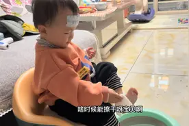 Vlog 416 宝宝感冒发烧，也不忘调皮捣蛋，小脚脚怎么也擦不干净视频封面