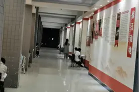 晚上发奋读书的郑州财经学院的学子们视频封面
