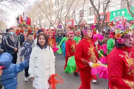 甘肃庄浪正月十二，锣鼓喧天人潮涌动，庞大的社火盛宴，太震撼了视频封面