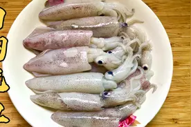 很多人的白灼鱿鱼做不好，那是煮的时间错了，渔民教你正确做法视频封面