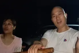 六姐妹回娘家，姨妹子喂大姐夫吃荔枝，引起三姐夫、四姐夫吃醋视频封面