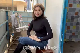 新的一年秀秀逆袭了，第一次尝试戴睫毛化浓妆，又回到颜值高峰期