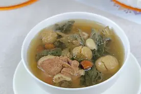秋冬季节，广东人常煲这款猪骨菜干汤，清热润肺还好喝视频封面