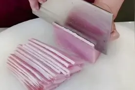 酒店大厨分享肉丝的正确切法，只有顺丝切炒出来才顺溜，不易断视频封面