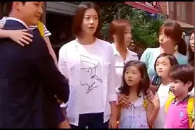 父母去接雨丹放学，给老师同学们介绍自已爸爸是检警官视频封面