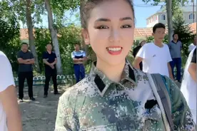 东北农村小伙有多帅？一米九大个威猛帅气，这长相还愁找对象吗？视频封面