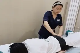 盲人按摩推拿，  虽然眼睛看不清但是丝毫不影响手法，放松解压视频封面