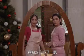女孩遇到与自己长相一样的人，惊讶万分视频封面