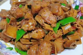 年前嗮的笋干配上一块五花肉家常红烧，下酒下饭就是安逸视频封面
