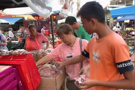 38岁光棍中秋佳节去赶集，人山人海美女如云，差点就脱离单身了视频封面