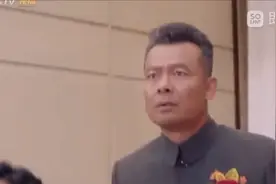 十几年没见的爸爸出现在婚礼现场，新娘晕倒在地视频封面
