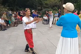 无锡有个潘大爷，快八十啦！也是无锡电视阿福台的名角—活宝娘视频封面