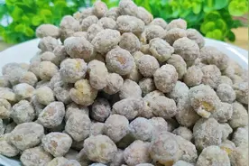 过年必备零食，挂霜花生米，香甜酥脆，做法简单，老人小孩都喜欢视频封面