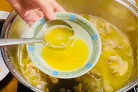这种鸡汤秘藉首次公开，不放姜葱蒜不腥还鲜香，学会开店太火爆了