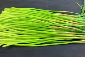 蒜苔搭配猪肉，这做法太解馋了，不爱吃菜孩子抢着吃，上桌就光盘视频封面
