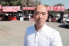 乌鲁木齐104团的桃子，在桃园树上自己摘桃子。视频封面