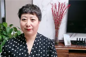 坐轮椅的姑娘上公交车被司机拒绝，小伙的出现让事件瞬间反转。视频封面
