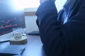 打板新能源汽车概念跃岭股份，海源复材迈出，云南能投持有视频封面