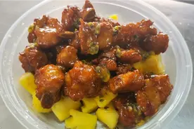 广西大厨做菜就是专业，酸甜排骨这样做，大人小孩都爱吃视频封面