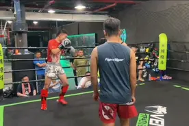 网红武林重炮手易屹，格斗宗师出面挑战，结果被KO视频封面