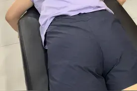 今天给美女脊柱复位一下，不要紧张视频封面