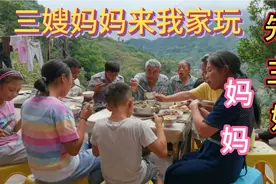 三哥骑摩托车180公里路接丈母娘，回家路上随便买条鱼煮酸菜鱼吃视频封面