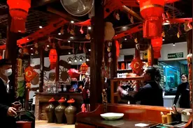 人间最快乐的事情，就是喝酒吃美食，欢快无比！视频封面