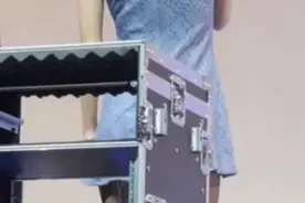 屋里进蛇了，我说蛇在外面吗 ？你说蛇在里面。#有颜值有实力视频封面