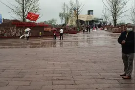 带你们进入遂宁市安居海龙凯歌 乡村旅游景点   风大又下雨好冷视频封面