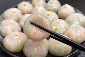 1碗淀粉，1碗开水，教你做晶莹剔透的水晶包，薄皮大馅，一口一个