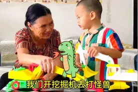 宝宝居然带奶开挖掘机去打恐龙怪兽视频封面