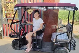 李欣2700元入手电三轮，刮风下雨方便接送孩子，上学投资真不小啊视频封面