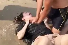 三名年轻人溺水小伙及时将三人救援# 见义勇为视频封面