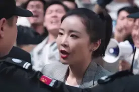 女主一次勇敢出头，意外得到总裁赏识！＃蔷薇风暴视频封面