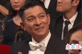 这个英国人从小在北京长大的吧？字音纯正，嗓音甜美，真好。视频封面