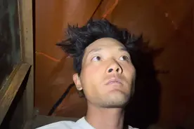 穷游需谨慎，小伙穷游一年头发都白了好多，瘦成了排骨视频封面