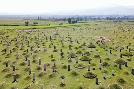山西700年杨家将古墓，1300个坟，竟埋着几万杨家将后代，壮观！视频封面